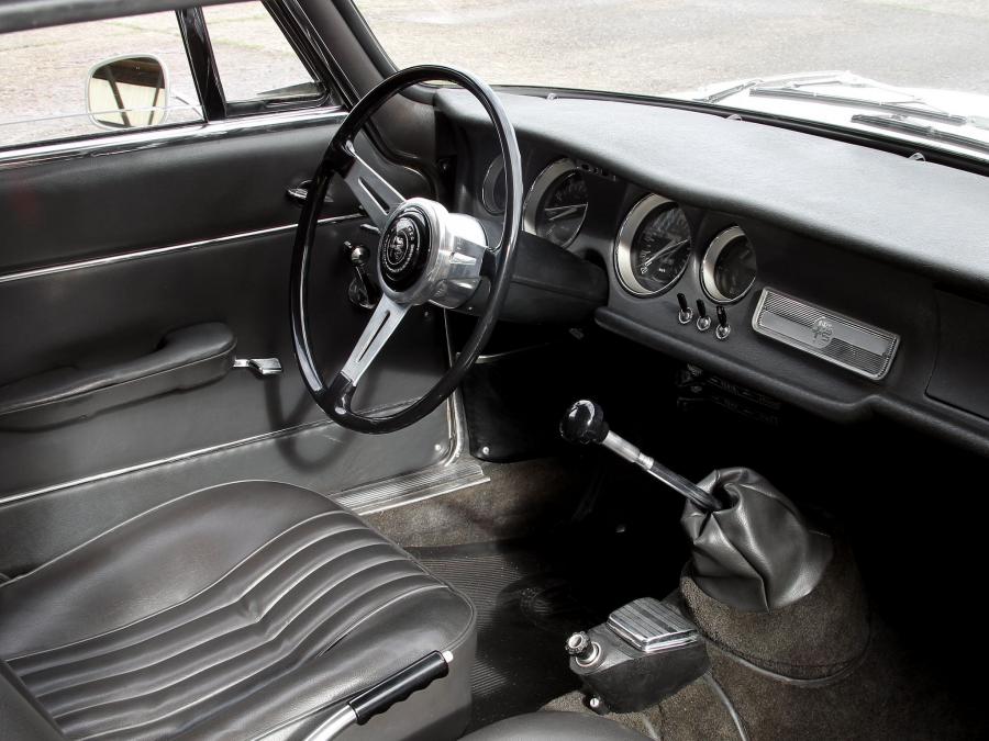 Интерьер Alfa Romeo Giulia Sprint GT (105) 1963 года  (фото 5 из 12)